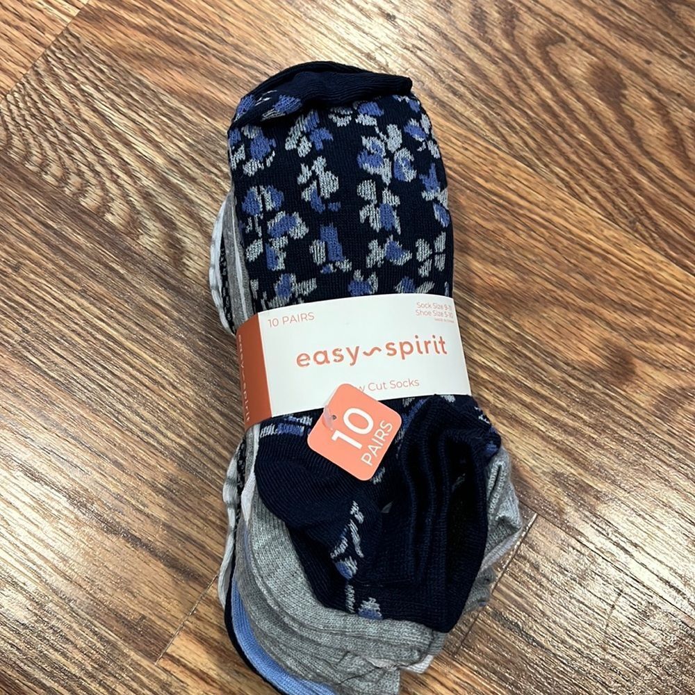 NWT EasySpirit socks